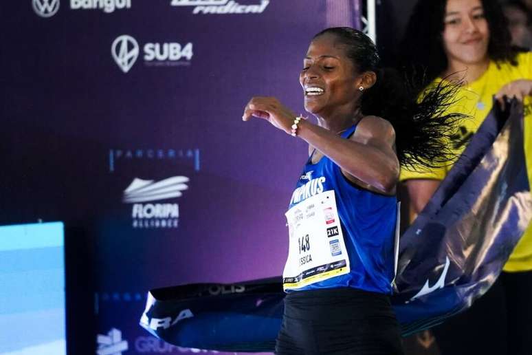 Jessica Ladeira, 2&ordf; colocada e melhor brasileira nos 42 km (Foto: Fernanda Paradizo)
