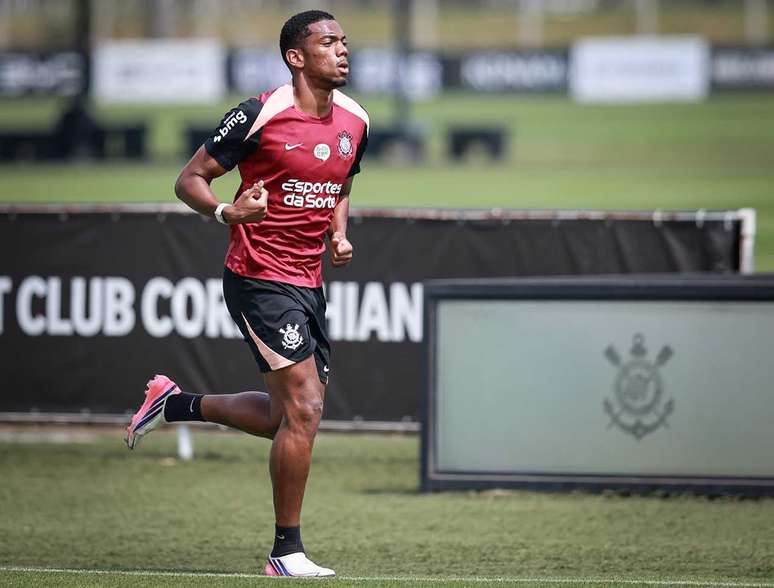 Nottingham Forest sinaliza resist&ecirc;ncia aos valores pedidos pelo Tim&atilde;o &ndash; Fotos: Rodrigo Gazzanel / Ag&ecirc;ncia Corinthians
