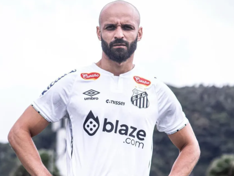 Thaciano pelo Santos
