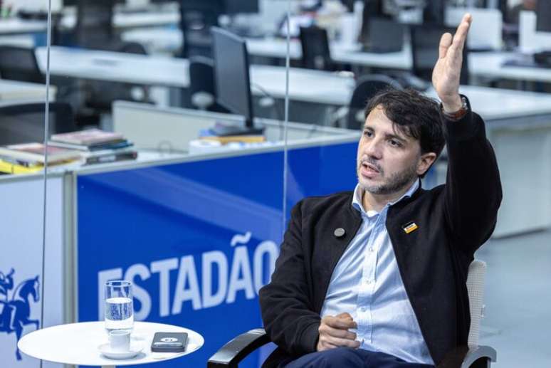 Renan Santos, candidato do Miss&atilde;o &agrave; Presid&ecirc;ncia da Rep&uacute;blica, concede entrevista ao Estad&atilde;o