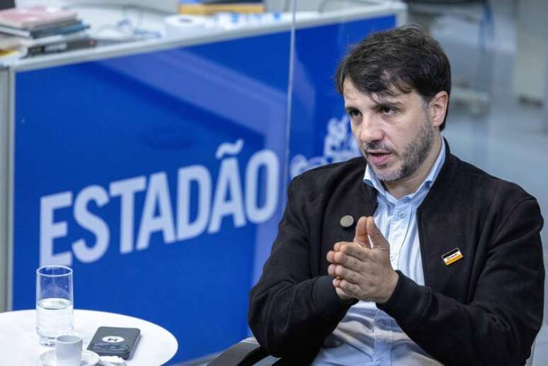 Renan Santos, candidato do Miss&atilde;o &agrave; Presid&ecirc;ncia da Rep&uacute;blica, concede entrevista ao Estad&atilde;o