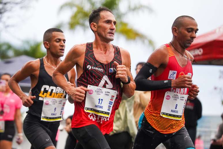 Dipusta entre os brasieiros: Marciel (melhor brasileiro na disputa com a segunda coloca&ccedil;&atilde;o), Antonio Marco Ara&uacute;jo (3&ordm;) e Ronald (Foto: Fernanda Paradizo)