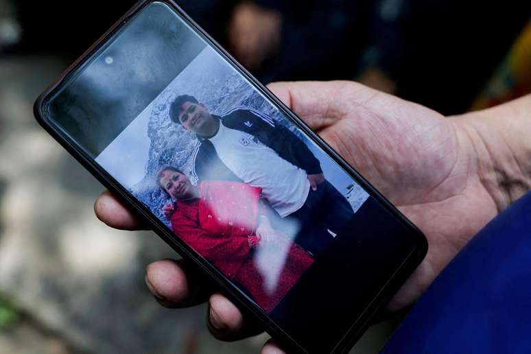Mais de 100 cidad&atilde;os indianos podem ter estado na fronteira atingida pelas inunda&ccedil;&otilde;es. Pelo menos 275 indianos permanecem desaparecidos no Nepal, segundo o Minist&eacute;rio de Rela&ccedil;&otilde;es Exteriores da &Iacute;ndia