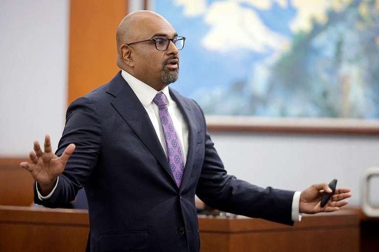O promotor Binu Palal argumentou que Davis confessou seu envolvimento em diversas ocasi&otilde;es