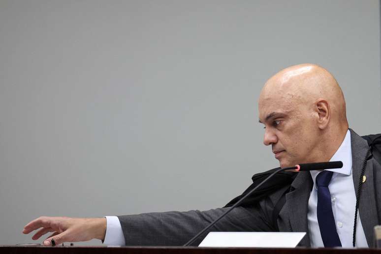 Mensagens extra&iacute;das do celular do banqueiro Daniel Vorcaro revelam intera&ccedil;&otilde;es com um contato salvo com o nome de Alexandre de Moraes