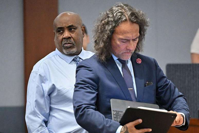 A defesa de Davis argumentou que trechos do livro fazem parte de uma 'obra de fic&ccedil;&atilde;o'