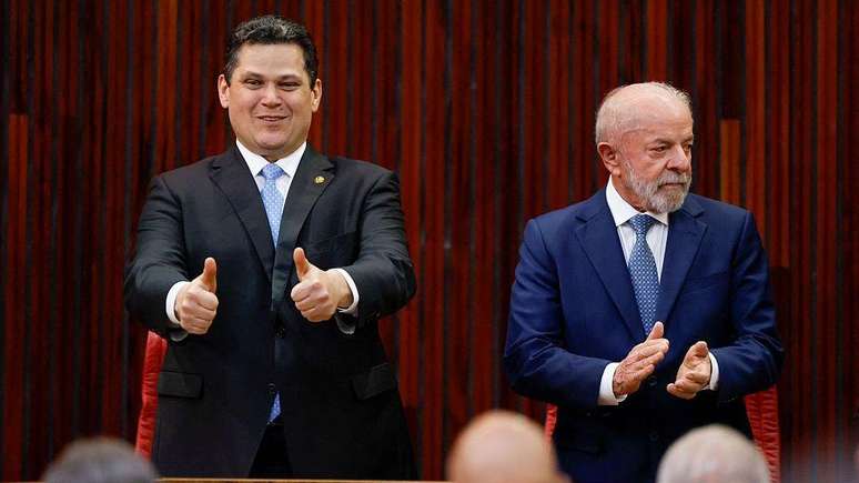 Estremecida desde abril, rela&ccedil;&atilde;o entre Lula e Alcolumbre voltou ao compasso recentemente, com elogios do presdiente da C&acirc;mara e apoio do PT no Amap&aacute;