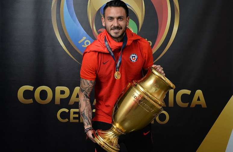 Centroavante chileno participou do bicampeonato da Copa Am&eacute;rica &ndash;