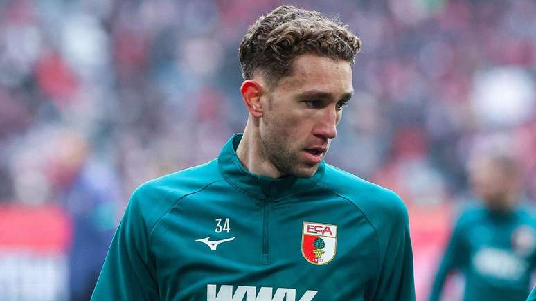 Zagueiro, que tamb&eacute;m jogou no Augsburg, ter&aacute; metas a bater para ficar no Botafogo &ndash;