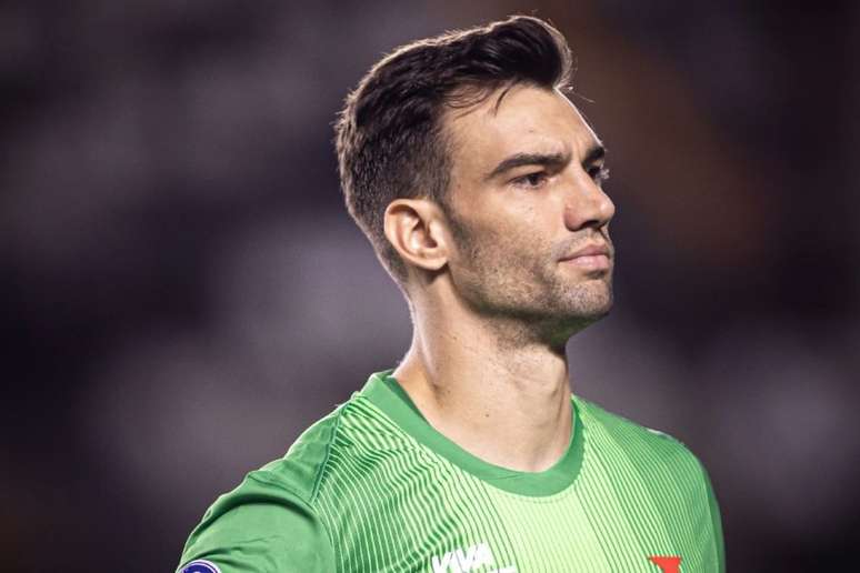O goleiro L&eacute;o Jardim