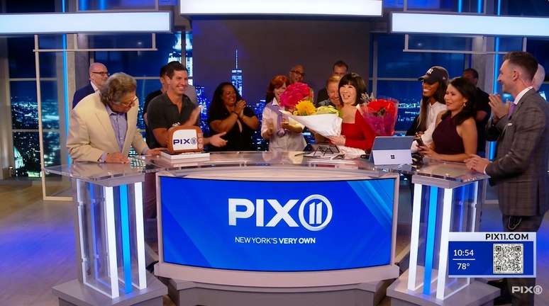 A homenagem a Tong ao vivo no fim do telejornal da PIX11