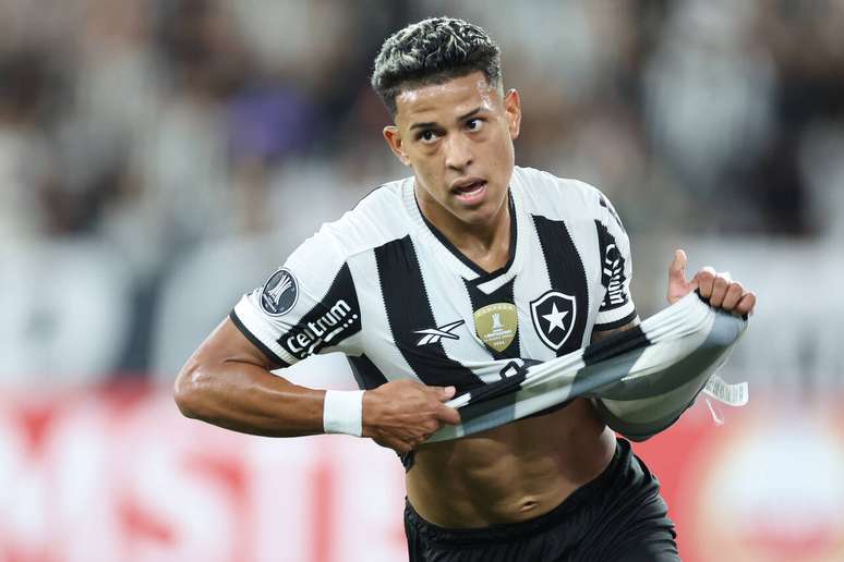 Matheus Martins segue, por ora, no Botafogo