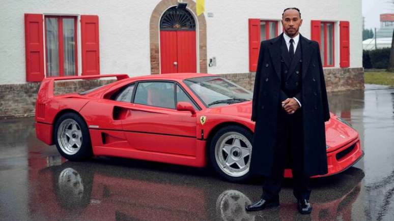 Lewis Hamilton em sua apresenta&ccedil;&atilde;o oficial na Ferrari