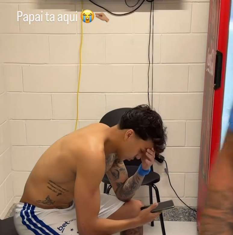 Kaio Jorge cabisbaixo ap&oacute;s elimina&ccedil;&atilde;o &ndash;