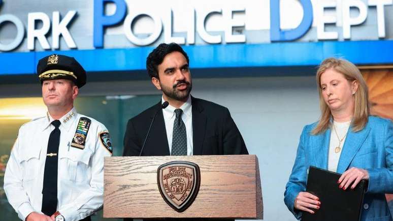 O prefeito de Nova York, Zohran Mamdani, agradeceu aos policiais que intervieram e 'impediram que um ataque horr&iacute;vel se tornasse ainda pior'
