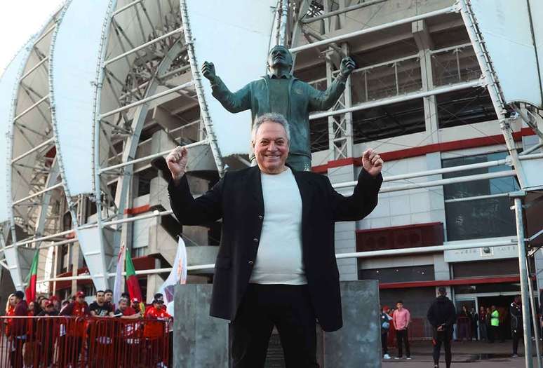Est&aacute;tua em homenagem a Abel Braga &eacute; inaugurada no p&aacute;tio do Beira-Rio &ndash;