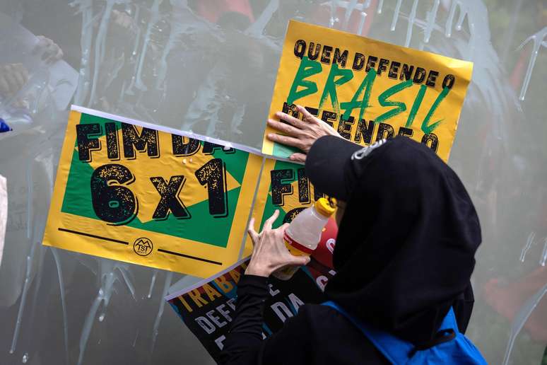 PEC contra escala 6x1 ser&aacute; analisada pelo Senado ap&oacute;s passar na C&acirc;mara