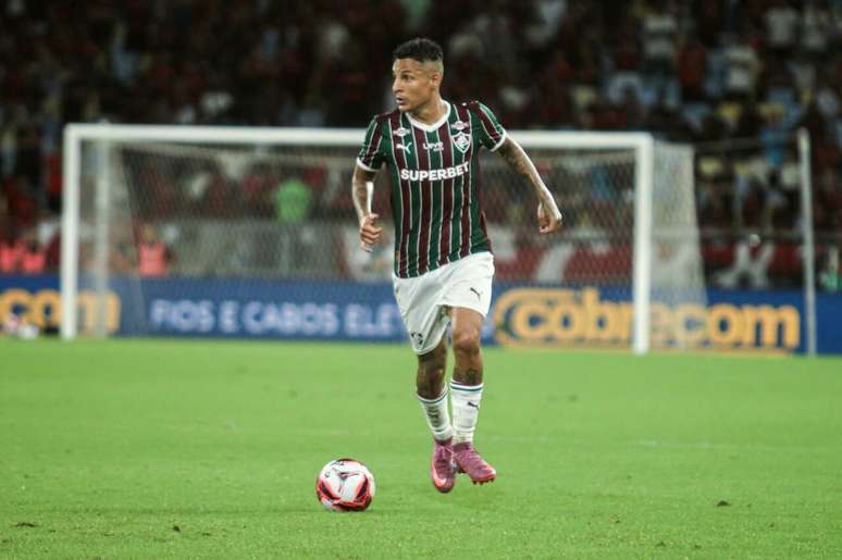 Guilherme Arana &eacute; o titular da lateral do Fluminense &ndash;