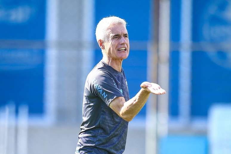 T&eacute;cnico Lu&iacute;s Castro teve a foto usada por um golpista, que foi preso no Rio de Janeiro &ndash;