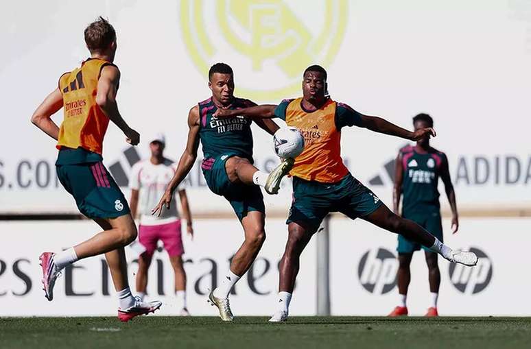 Mbapp&eacute; durante treinamento pelo clube merengue &ndash;