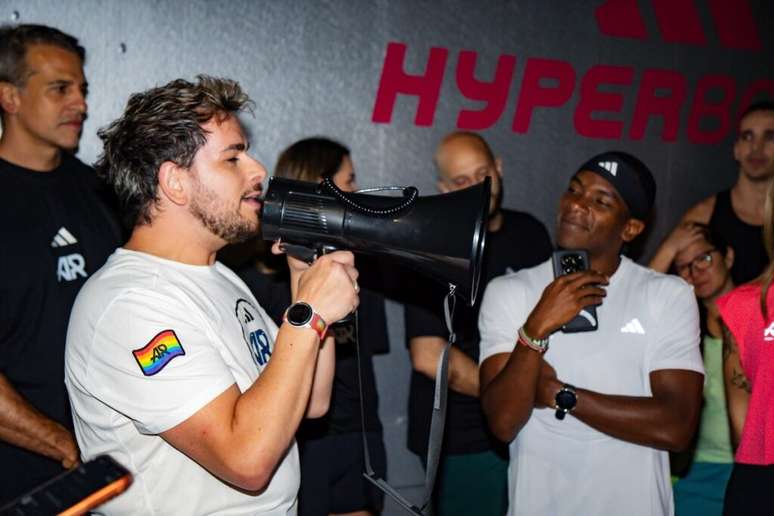 Eu dando depoimento e o capit&atilde;o Andr&eacute; Jesus acompanhando o momento