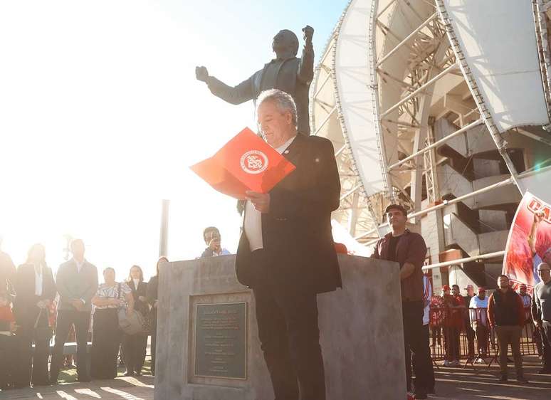 O sol ilumina Abel Braga, t&eacute;cnico hist&oacute;rico do Internacional &ndash;