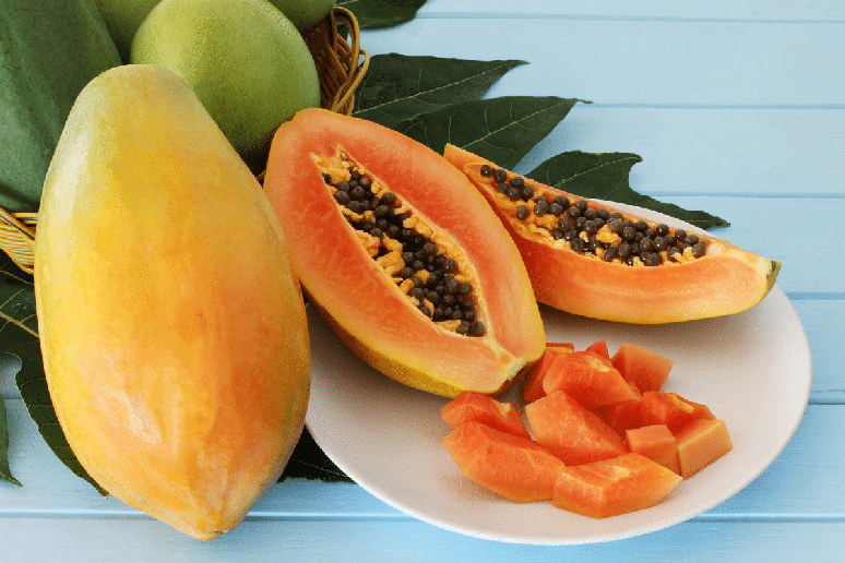 O mam&atilde;o &eacute; uma das frutas que fornece diferentes tipos de fibras e compostos bioativos ao organismo 