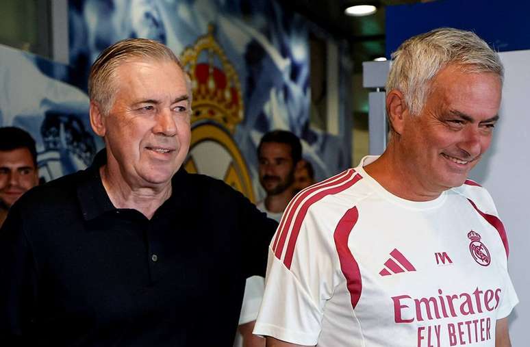 Carlo Ancelotti ao lado de Jos&eacute; Mourinho no CT do Real Madrid em Valdebebas &ndash;