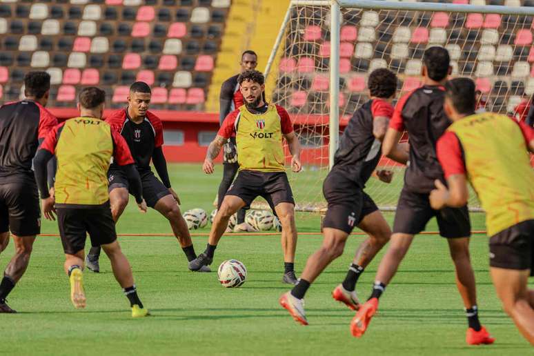 Jogadores do Botafogo-SP treinam forte na luta contra o rebaixamento &ndash;