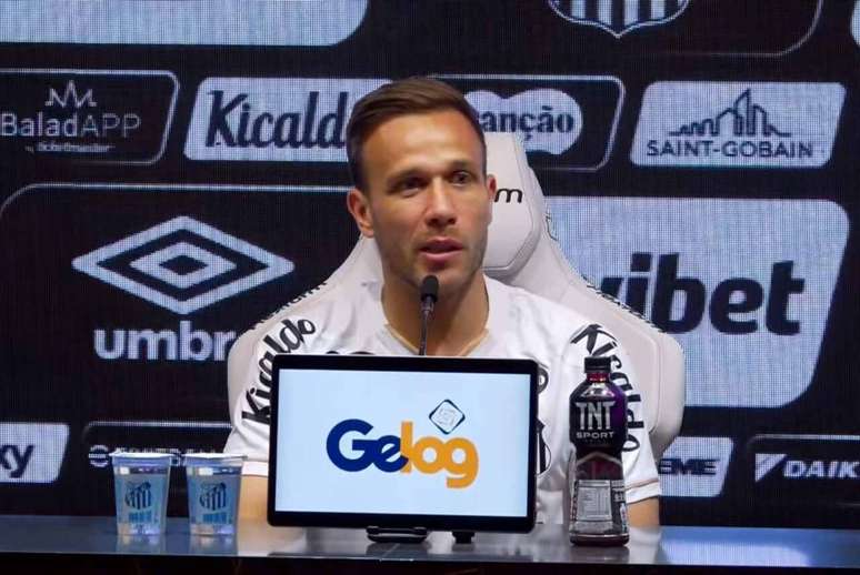 Volante comete gafe durante a apresenta&ccedil;&atilde;o &ndash;