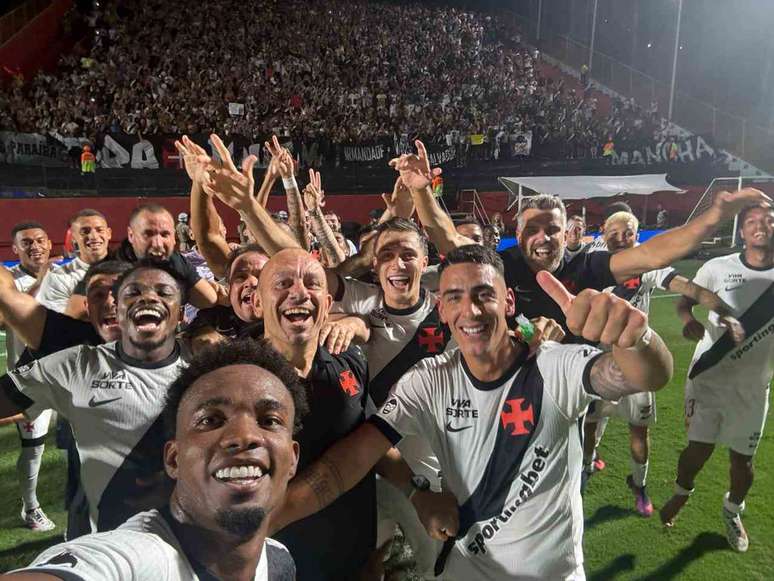 Jogadores do Vasco celebram classifica&ccedil;&atilde;o para a semifinal da Copa do Brasil &ndash;