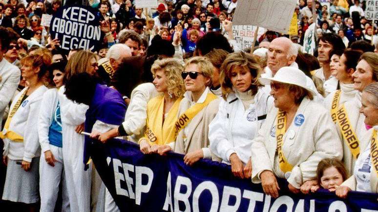 Ao lado de Steinem na Marcha pela Vida das Mulheres de 1989 estavam Susan Sarandon, Gloria Allred, Jesse Jackson e Jane Fonda