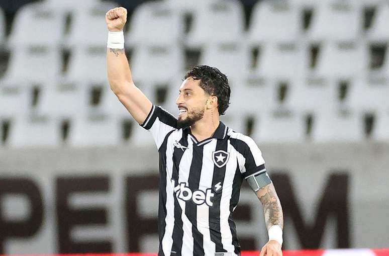 Alex Telles desfalca o Botafogo diante do Palmeiras &ndash;