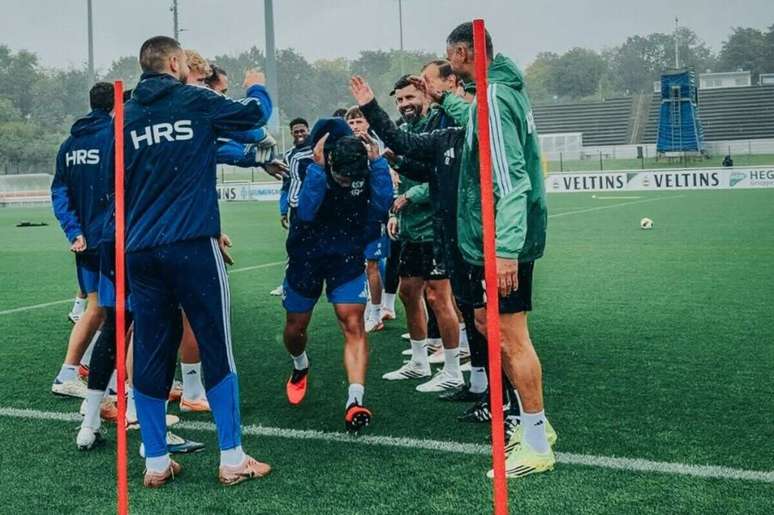 Atividade de prepara&ccedil;&atilde;o do Schalke antes de encarar o Bayern &ndash;