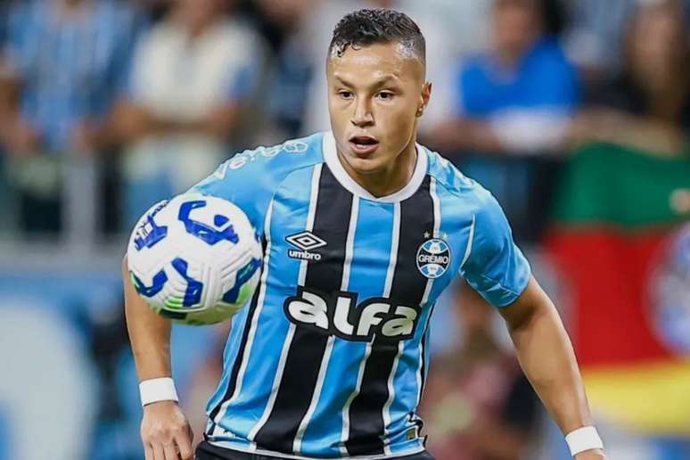 Marlon, em a&ccedil;&atilde;o pelo Gr&ecirc;mio