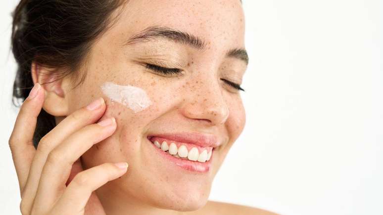 Confira uma lista de produtos de beleza para enfrentar os festivais
