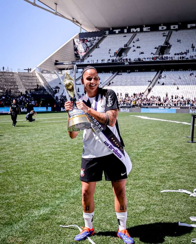 Corinthians vende de zagueira em negocia&ccedil;&atilde;o milion&aacute;ria