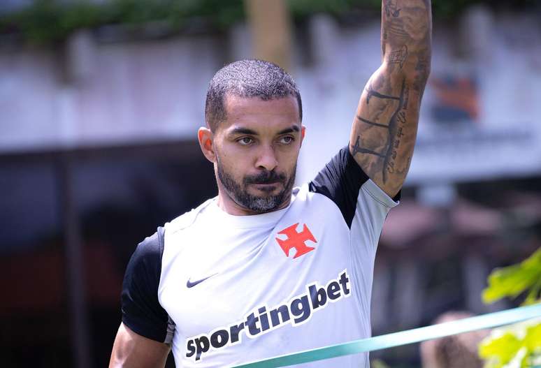 Paulo Henrique deve retomar a titularidade contra o Fluminense &ndash;