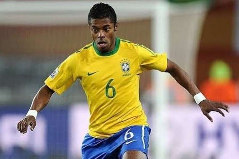 Michel Bastos disputou a Copa do Mundo de 2010, na &Aacute;frica do Sul &ndash;
