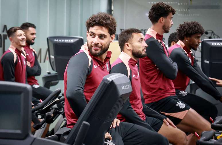 Atacante sofre novo problema na recupera&ccedil;&atilde;o da coxa direita &mdash;