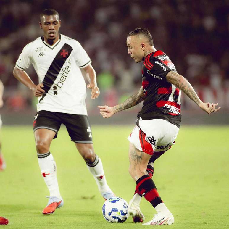 Everton Cebolinha despertou o interesse do maior rival rubro-negro &ndash;