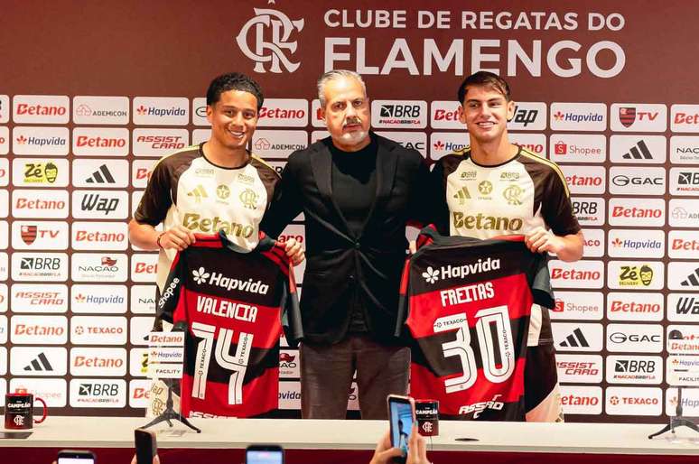 Flamengo apresentou Anthony Valencia e Joaqu&iacute;n Freitas &ndash;