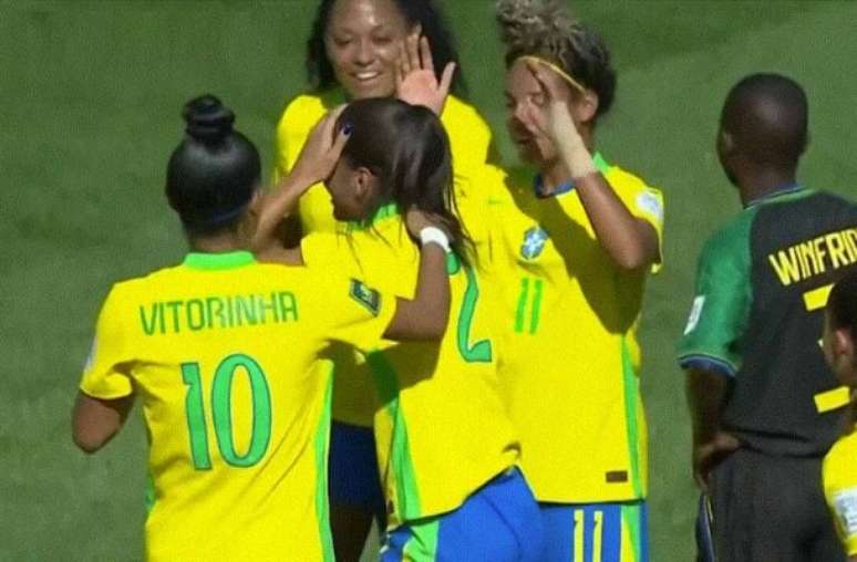 Reprodu&ccedil;&atilde;o de v&iacute;deo - Legenda: Thaynara marcou o primeiro gol do Brasil contra a Tanz&acirc;nia