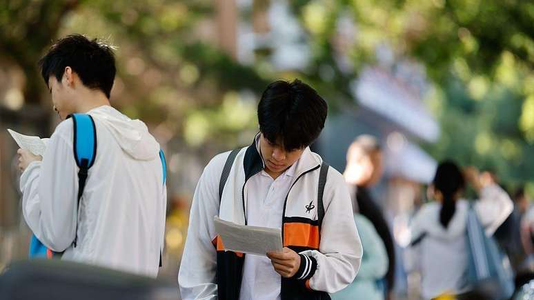 Estudantes chineses passam grande parte do tempo com seus estudos, o que aumenta sua ansiedade, segundo os especialistas