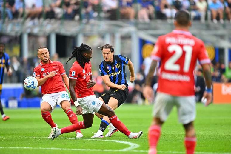 Inter e Napoli fizeram um jogo emocionante no San Siro &ndash;