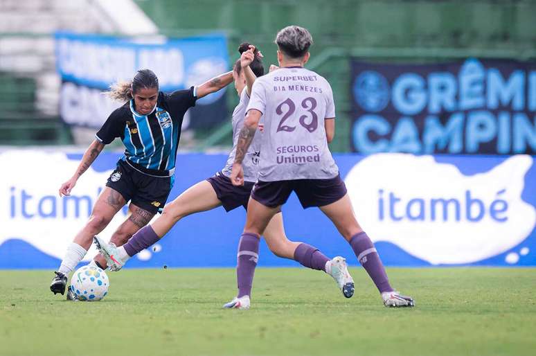 S&atilde;o Paulo vence o Gr&ecirc;mio po 2 a 0 e est&aacute; na semifinal do Brasileir&atilde;o Feminino &ndash;