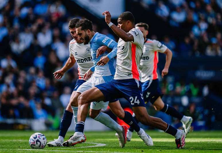 City teve trabalho para superar o Coventry &ndash;