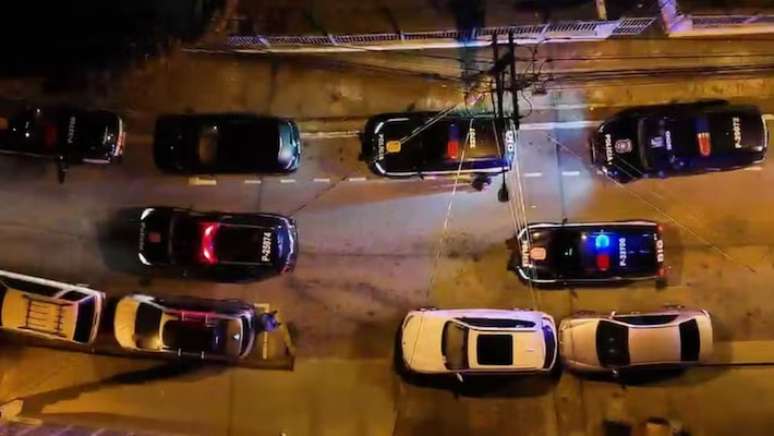 Pol&iacute;cia prende &lsquo;sintonias&rsquo; de fac&ccedil;&atilde;o que monitoravam agentes em central clandestina em Jundia&iacute;.