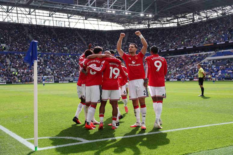 Jogadores do United comemoram o primeiro gol, marcado por Mbeumo &ndash;