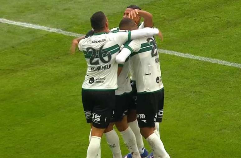Coritiba saiu na frente, mas foi derrotado &ndash;